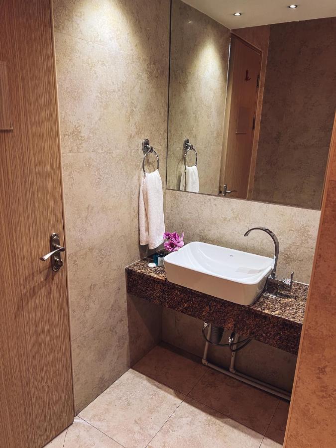 It Hotel Tumanyan Street エレバン エクステリア 写真
