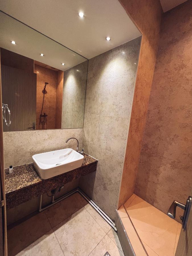 It Hotel Tumanyan Street エレバン エクステリア 写真